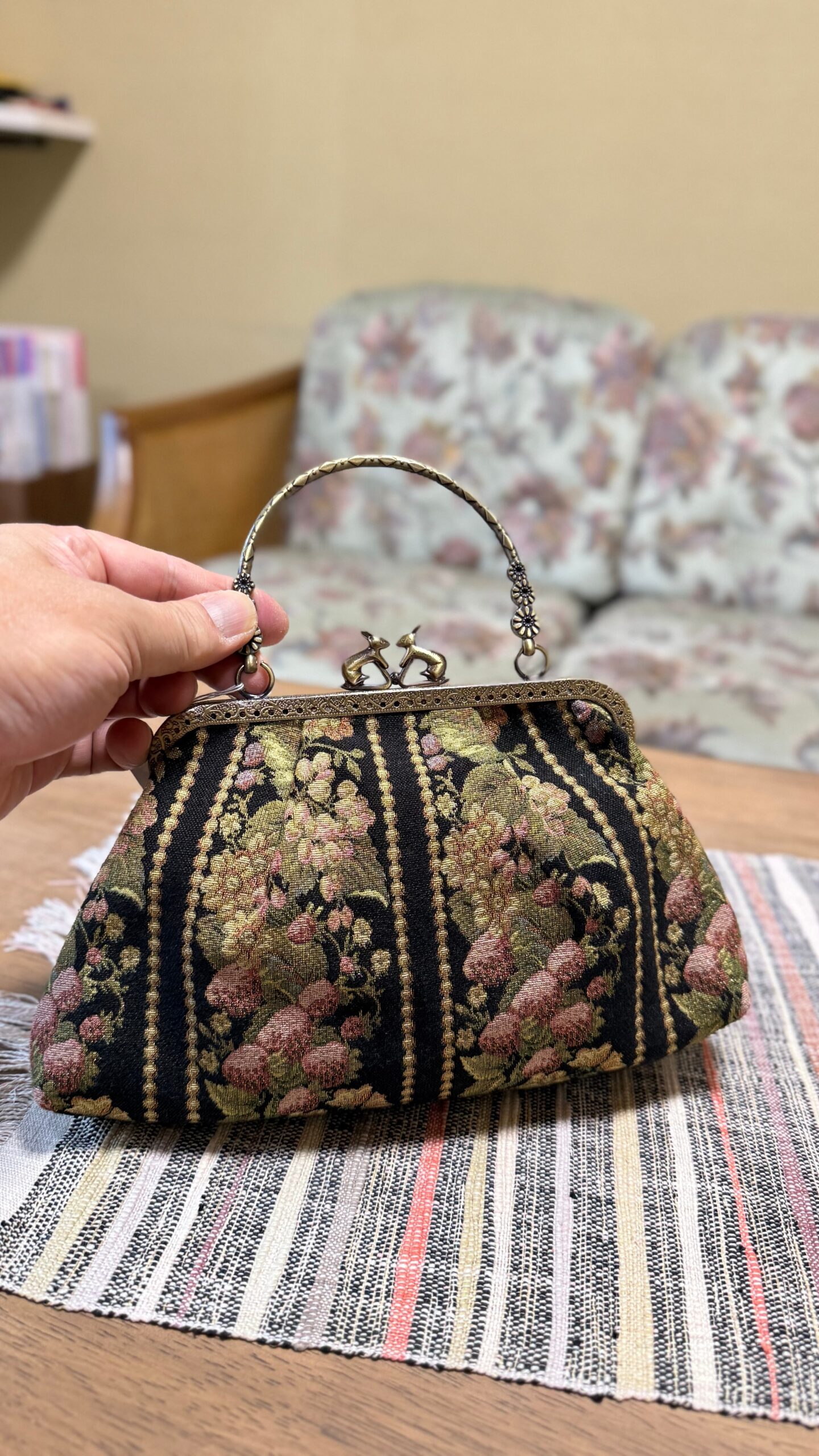 口金付きバッグ ゴブラン織(ヒダ付き)〈うさぎの口金〉